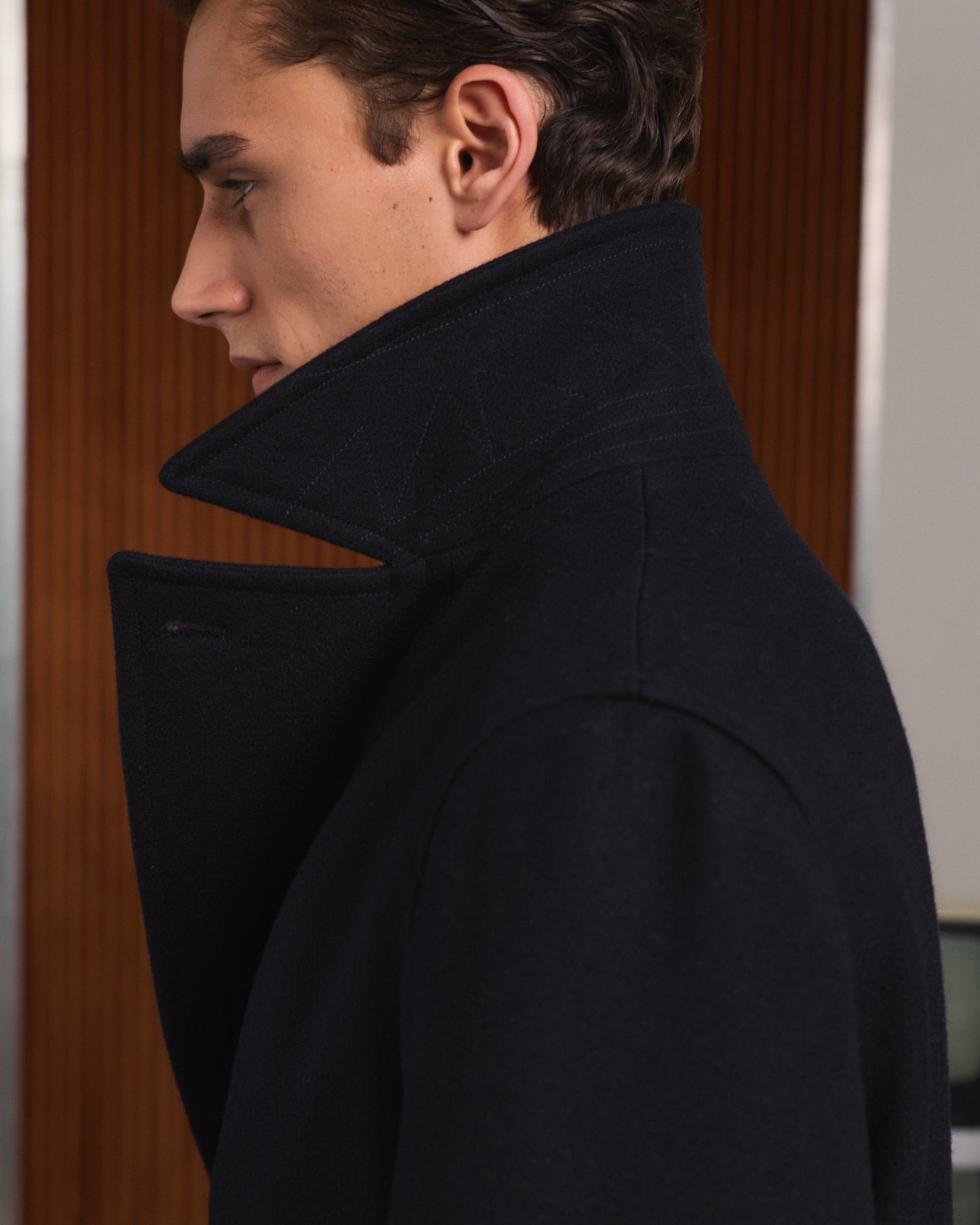 Manteau long croisé en laine marine