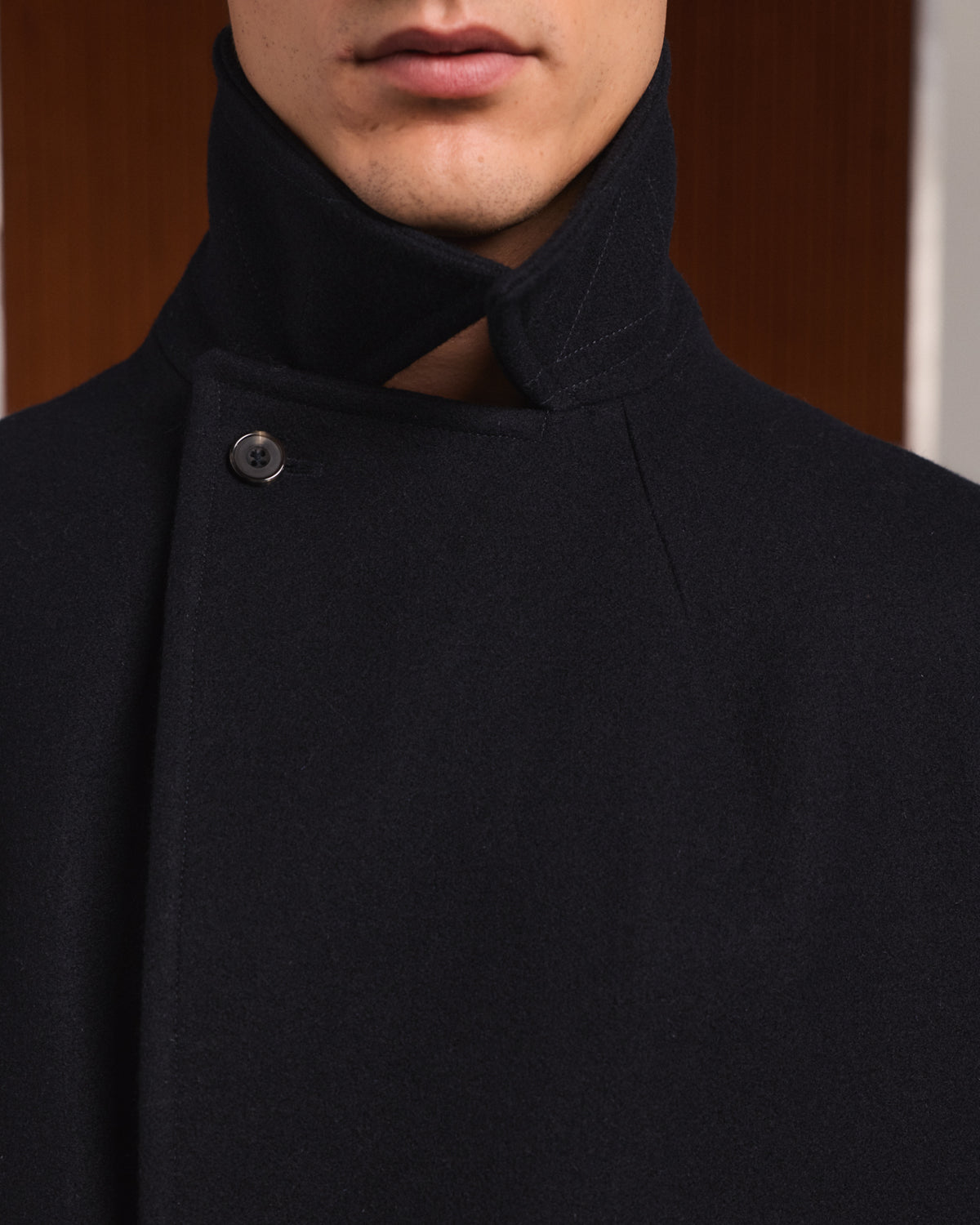 Manteau long croisé en laine marine