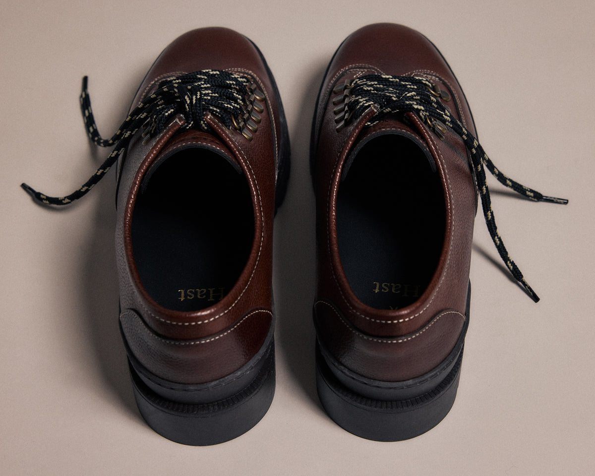 Hiking-boots basses en cuir grainé marron Hast x Kleman