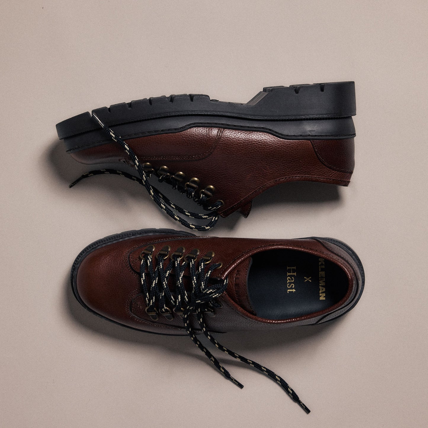 Hiking-boots basses en cuir grainé – Hast x Kleman