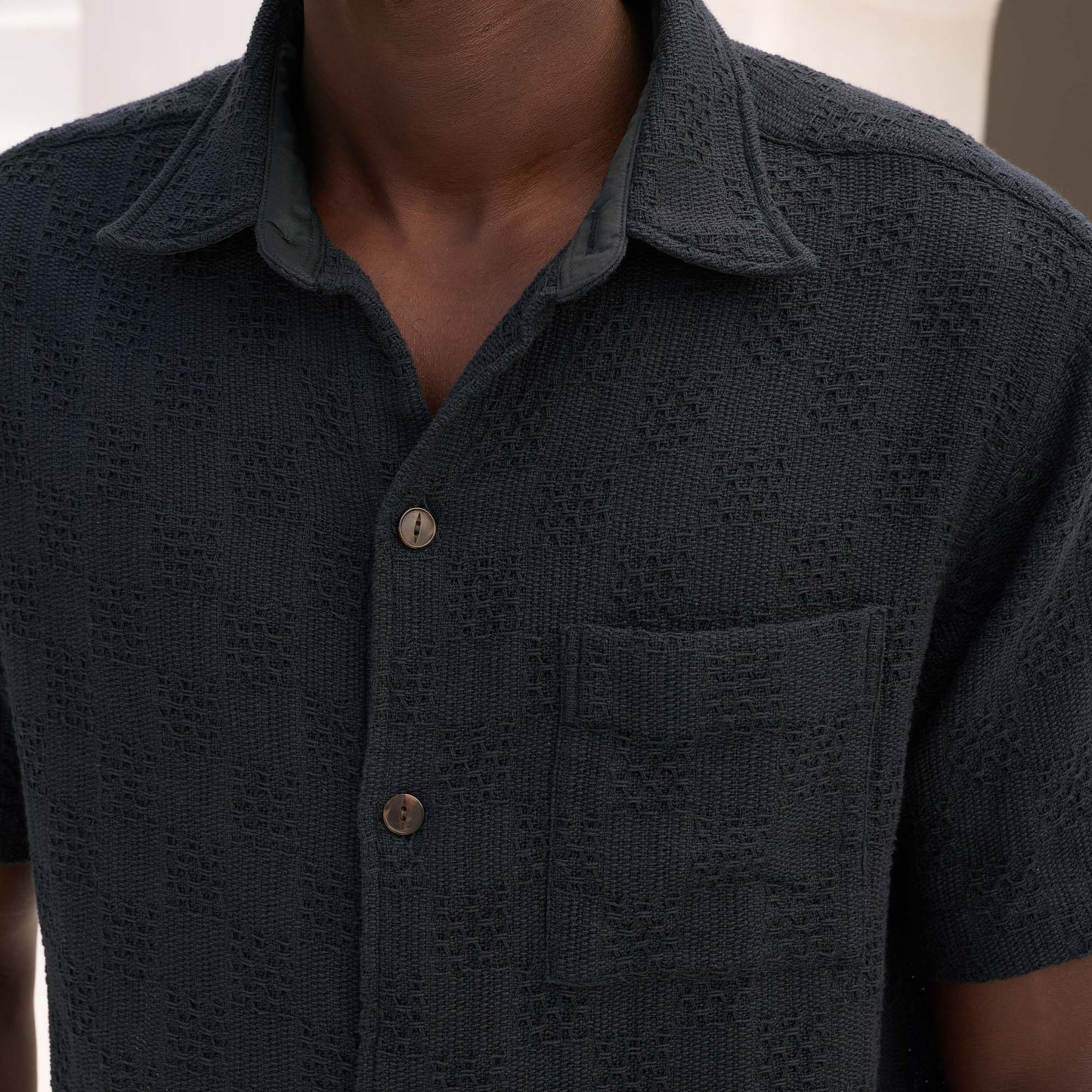Navy short-sleeved shirt in textured English knit