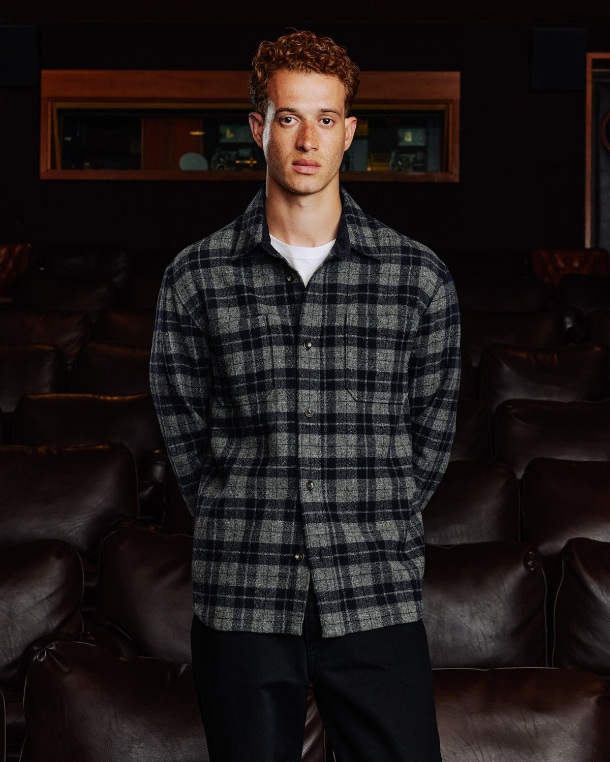 Overshirt aus Wolle mit grau-marineblauem Karomuster