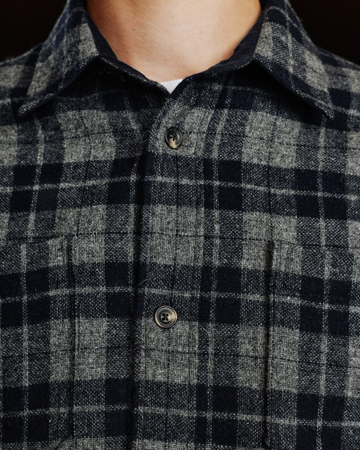 Overshirt aus Wolle mit grau-marineblauem Karomuster