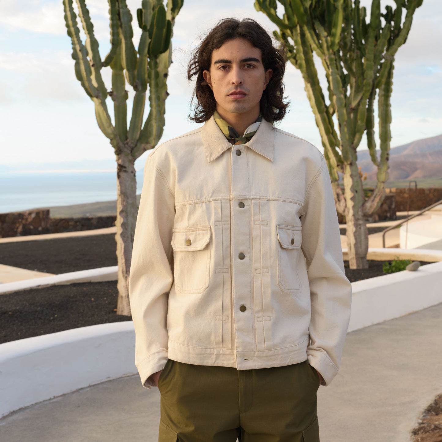 Veste en jean écru col velours