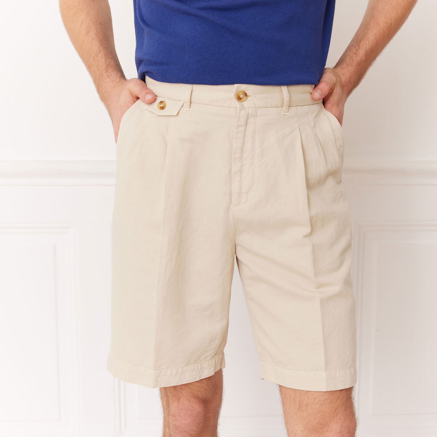 Ecru cotton and linen double pleated Bermuda shorts