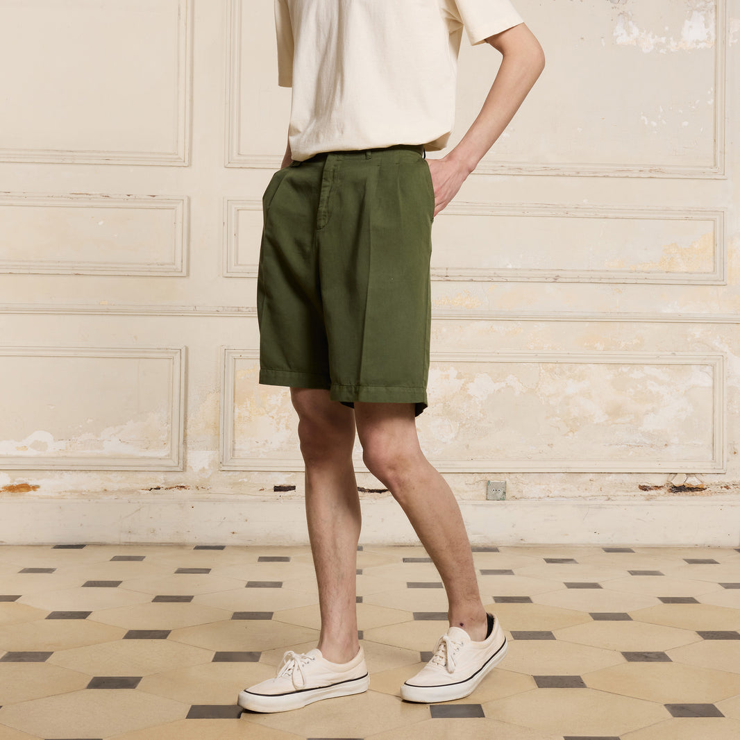 Khaki cotton and linen double-pleated shorts