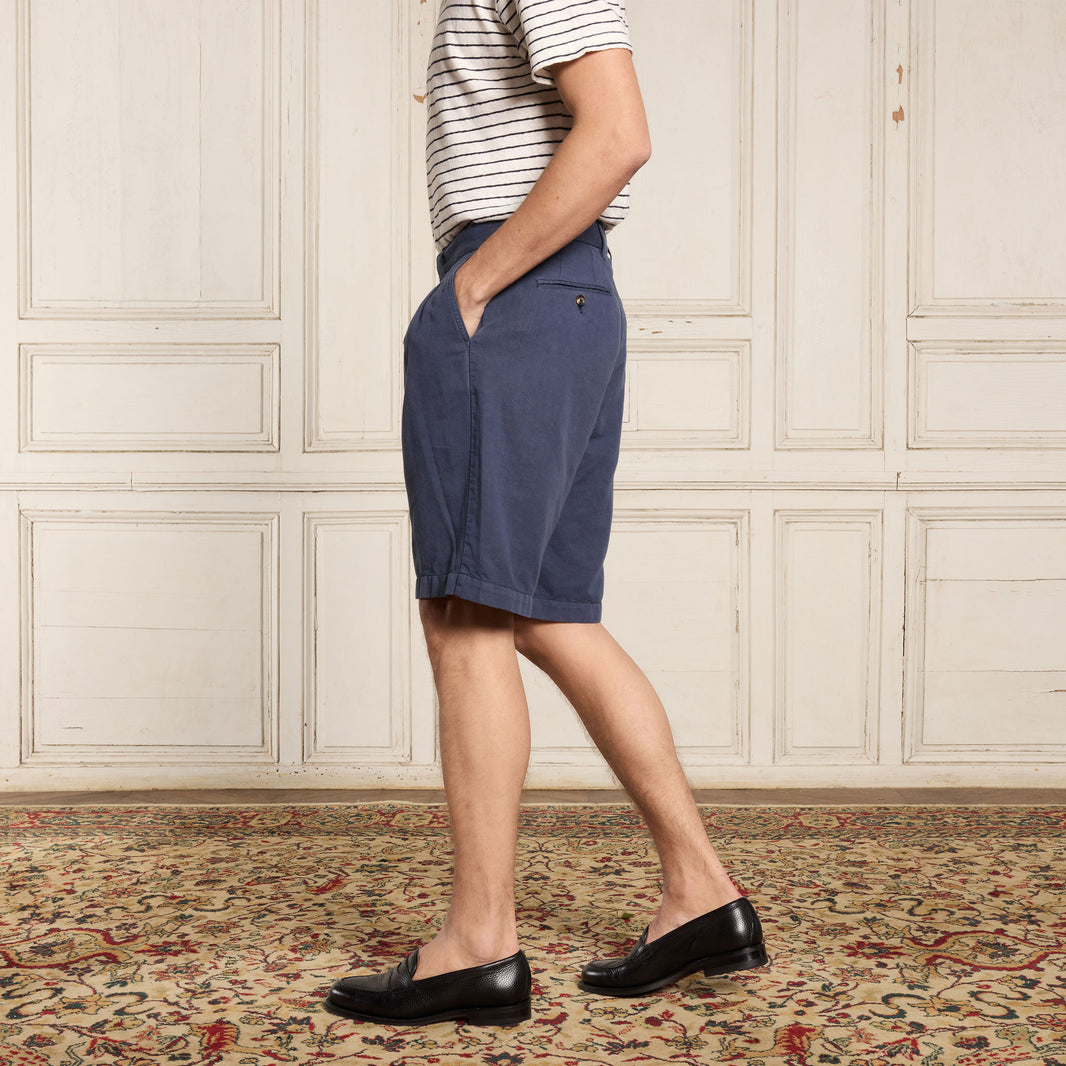 Navy cotton and linen double-pleated shorts