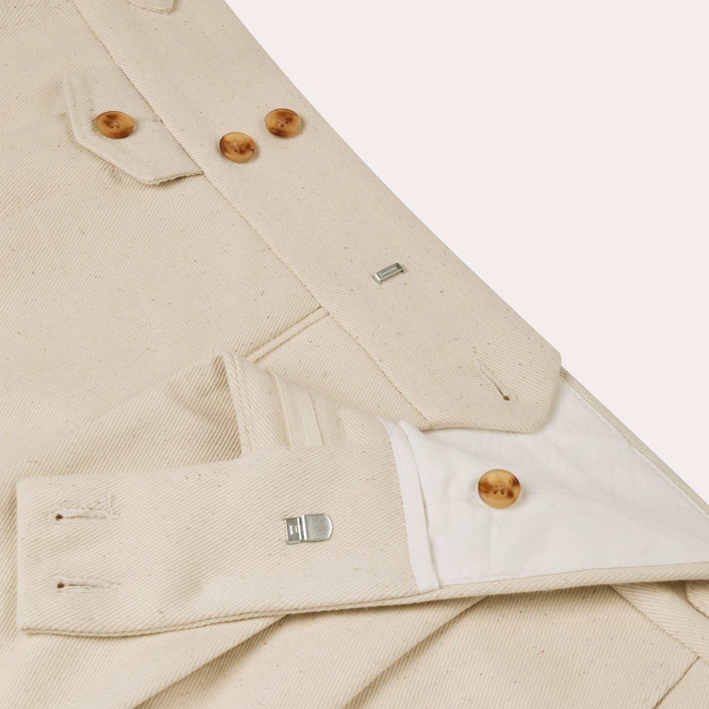 Ecru cotton pleated Bermuda shorts