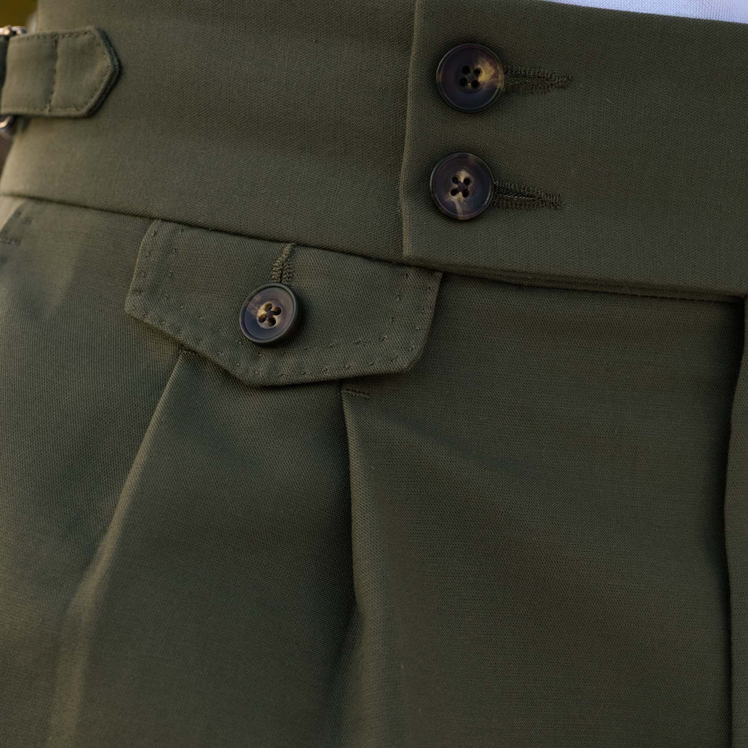 Khaki cotton pleated shorts