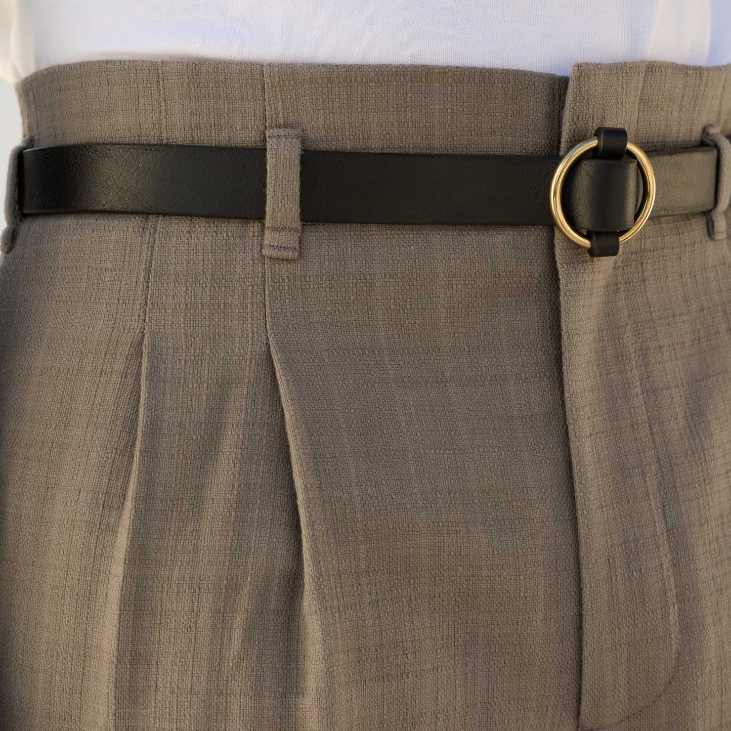 Brown pleated drop-loop trousers