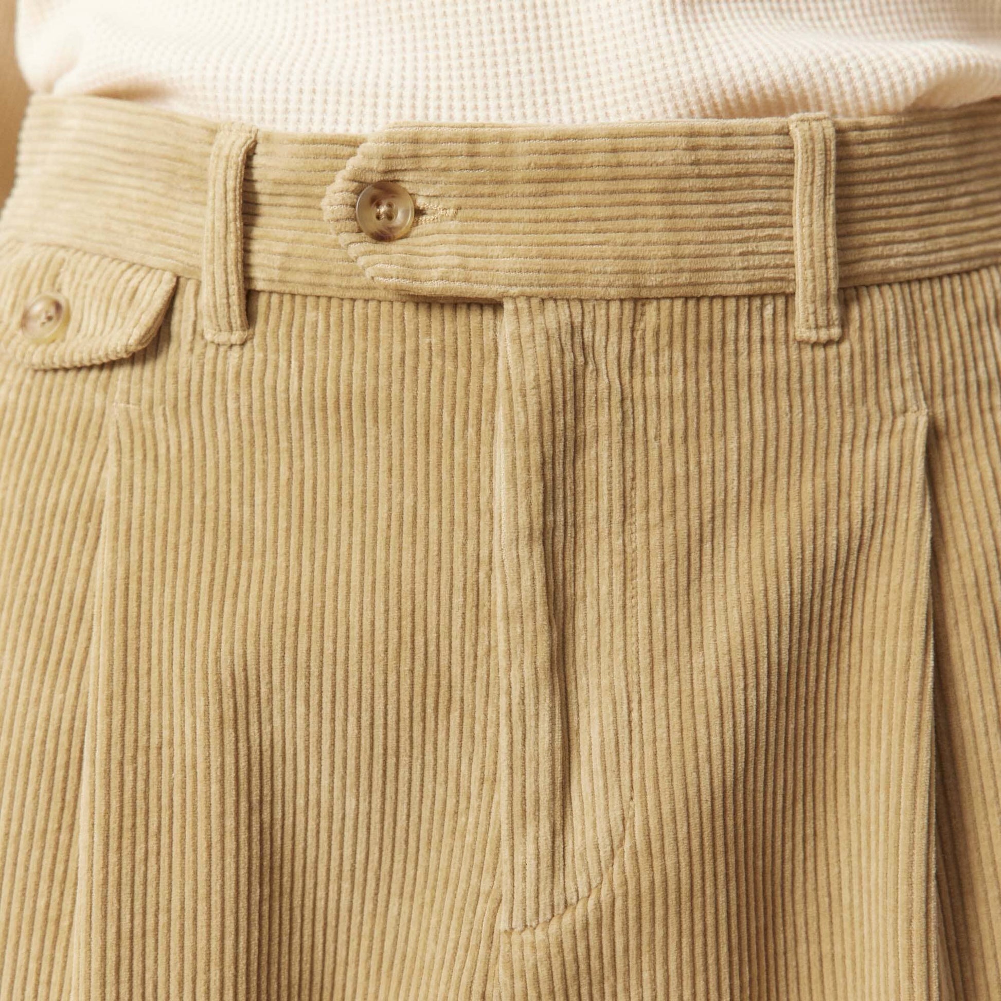 Pantalon à double plis en velours beige