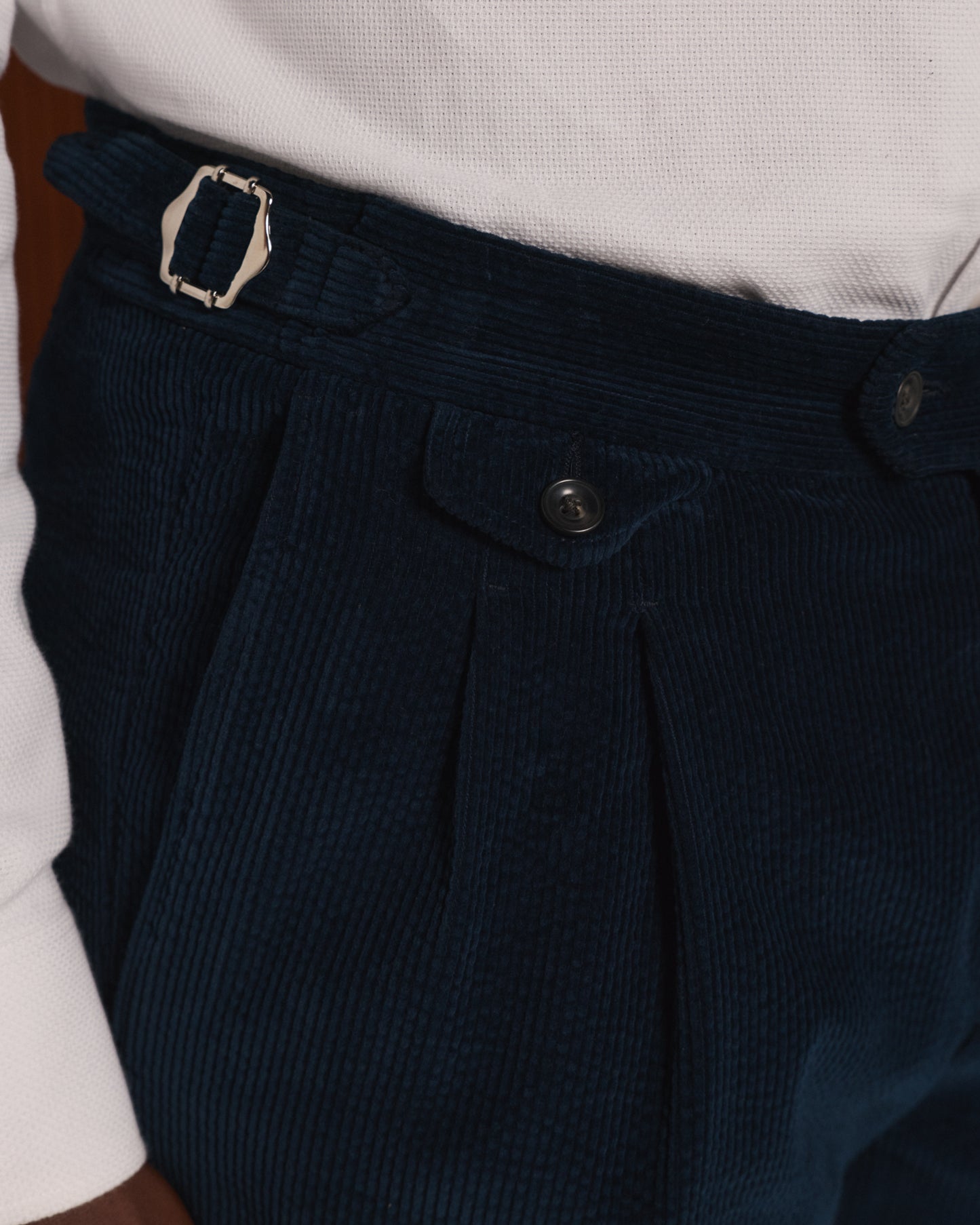Pantalon à double plis en velours bleu