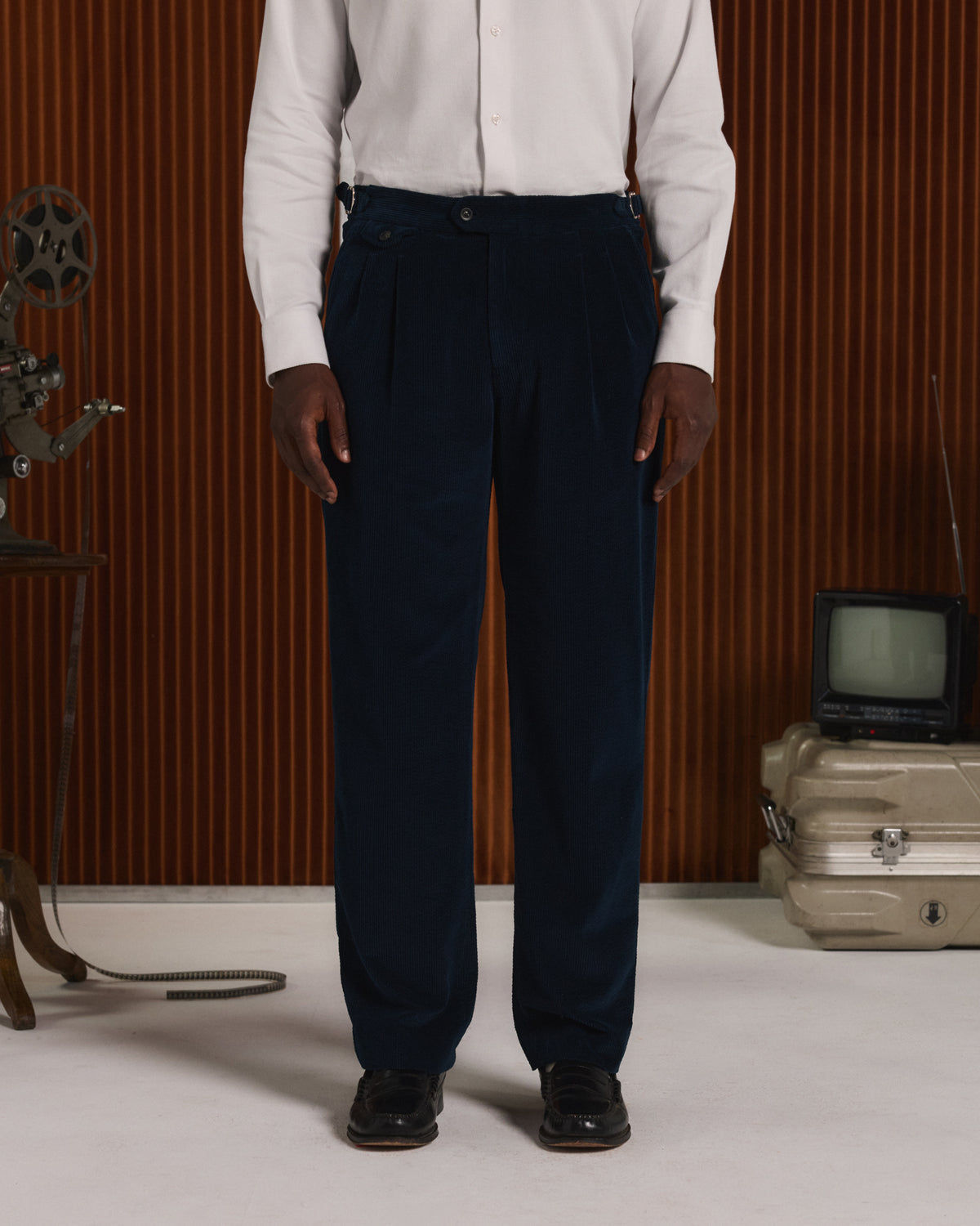 Pantalon à double plis en velours bleu