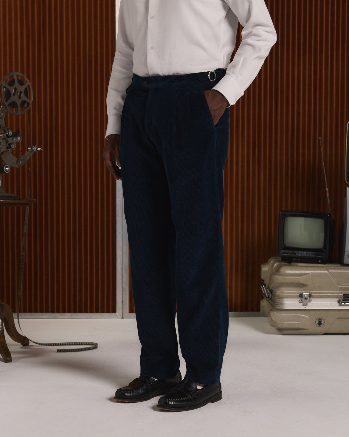Pantalon à double plis en velours bleu
