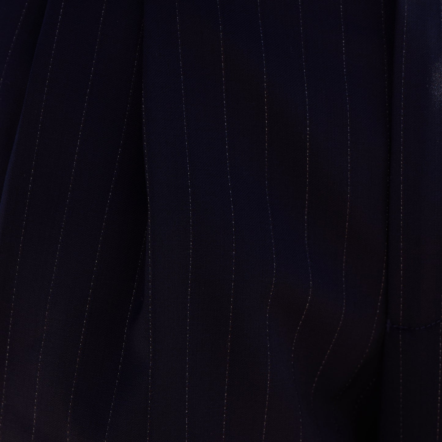 Pantalon à double plis en laine marine à rayures