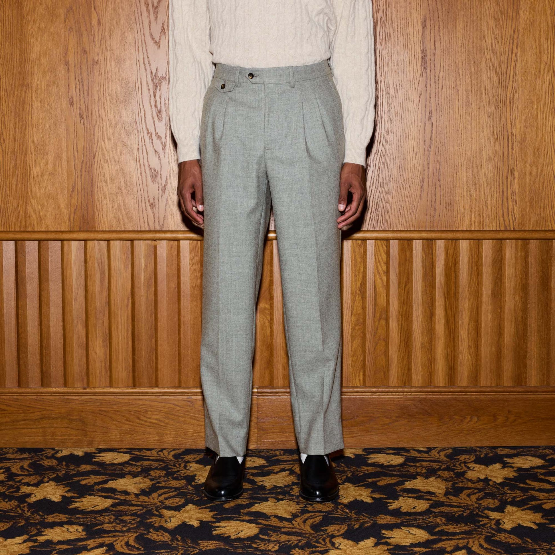 Pantalon à double plis en flanelle de laine grise Hast – Hast Paris