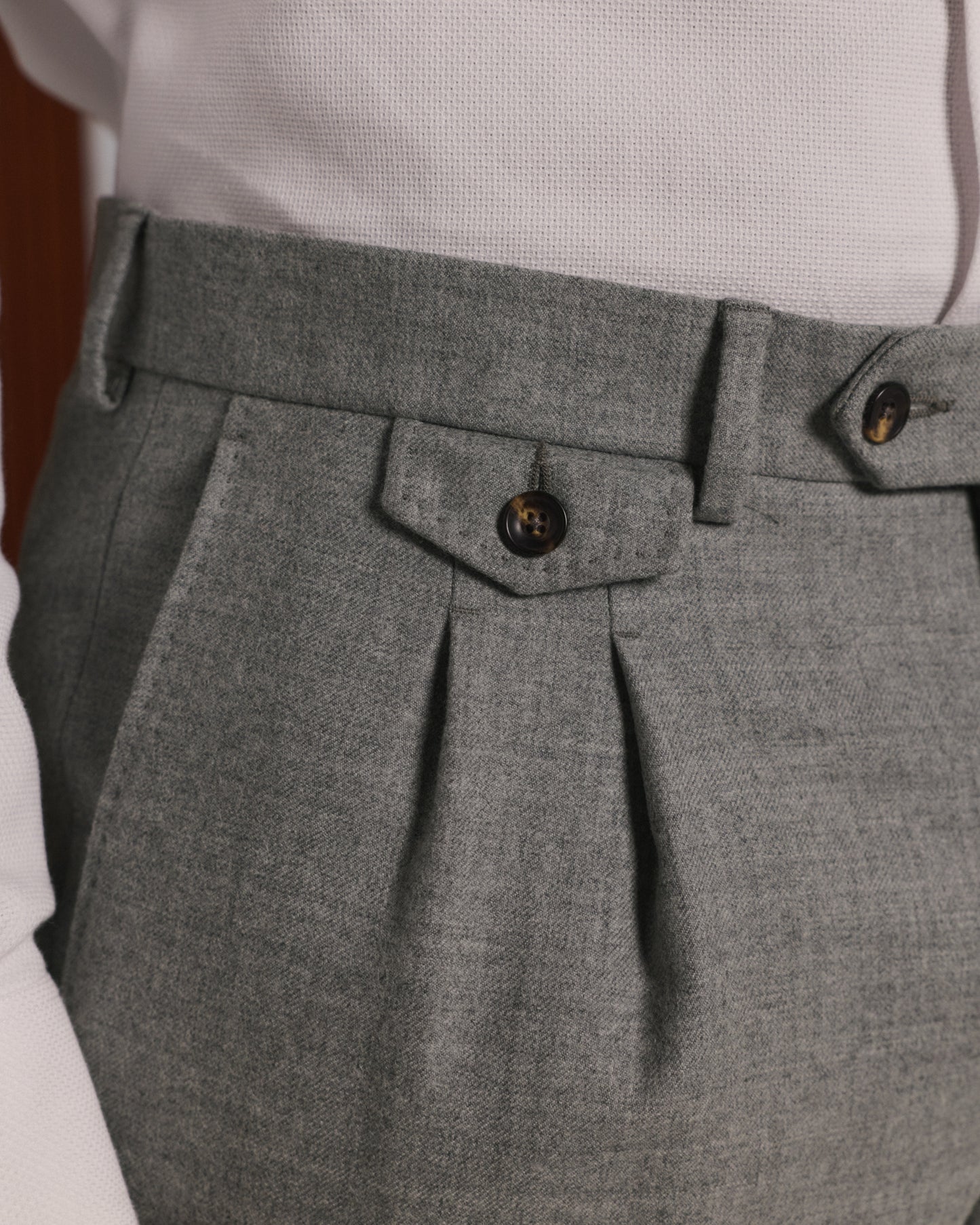 Pantalon à double plis en flanelle de laine grise