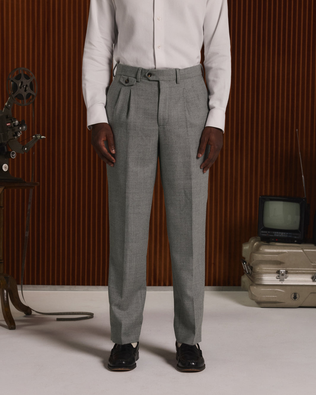 Double pleated trousers in gray wool flannel