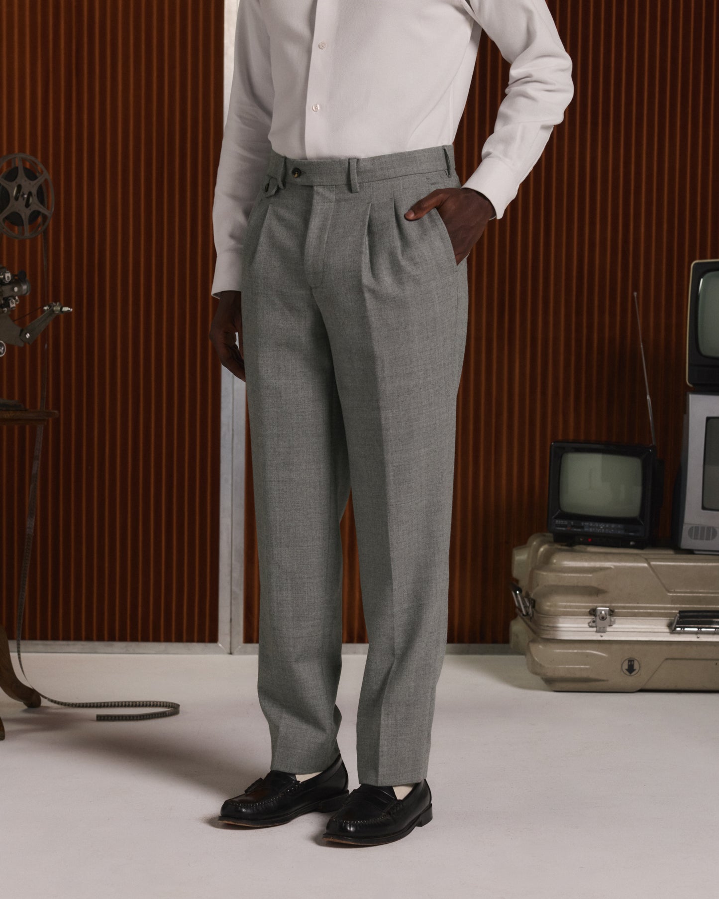 Pantalon à double plis en flanelle de laine grise