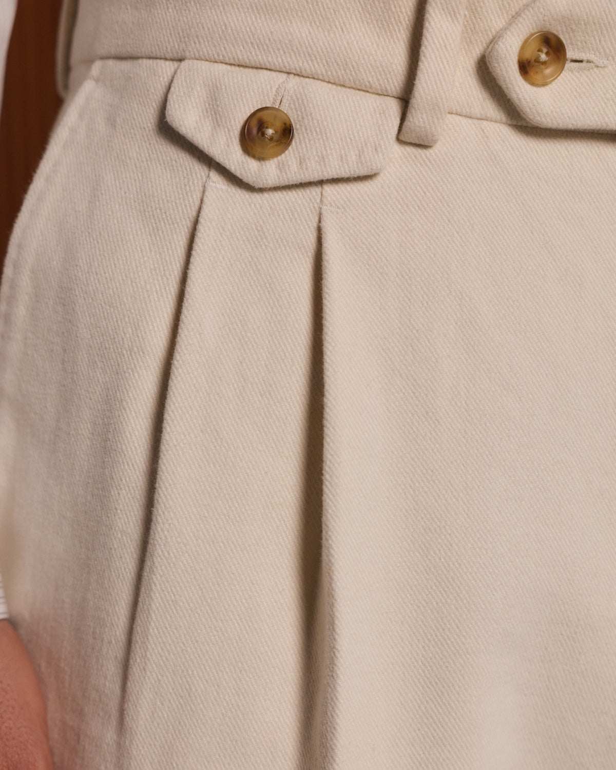 Pantalon à pinces en coton écru