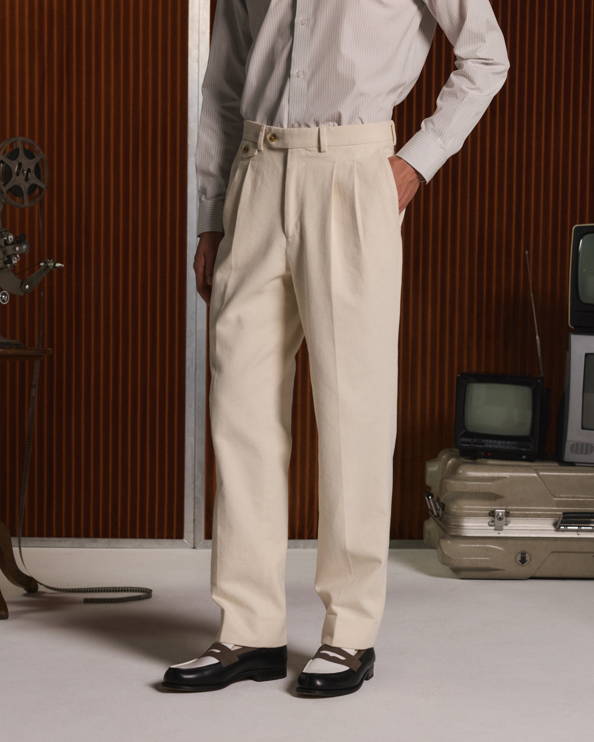 Pantalon à pinces en coton écru