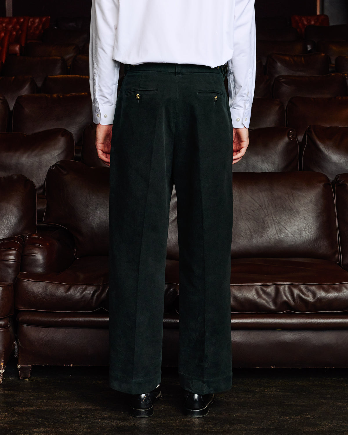 Grüne Hose mit weitem Bein aus Baumwollmoleskin