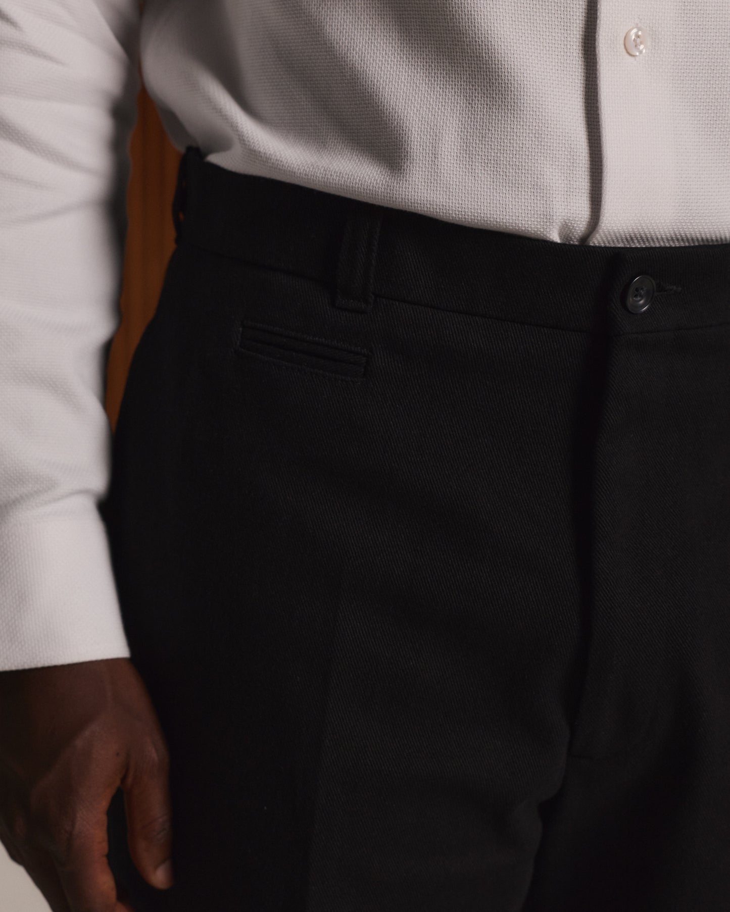 Pantalon jambe large en coton noir, inspiration workwear