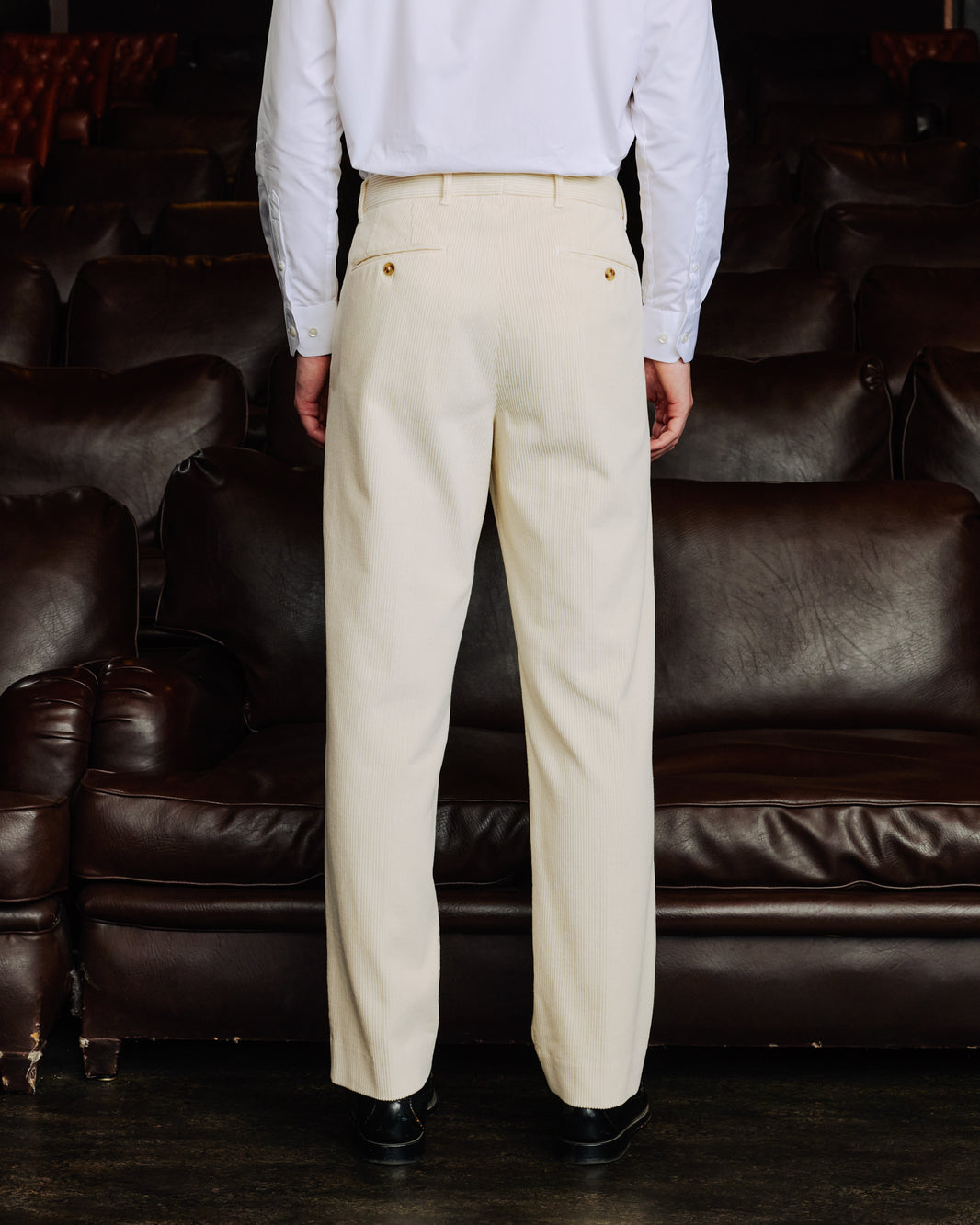 Pantalon double plis en velours côtelé écru