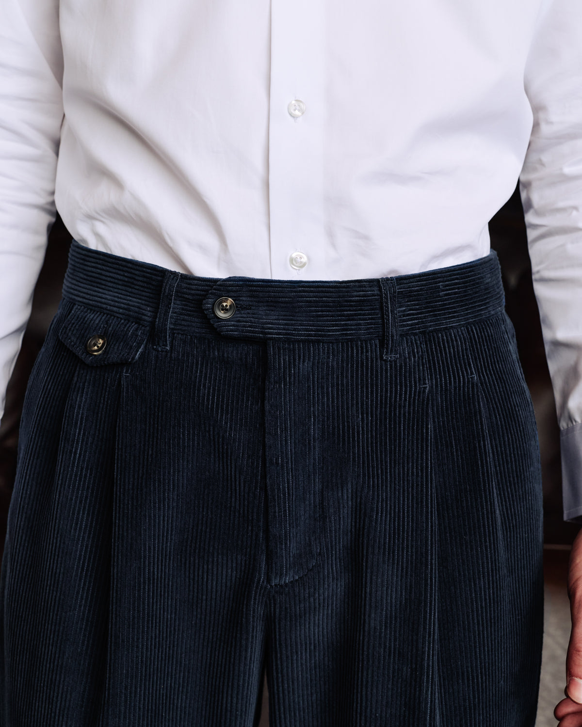 Pantalon double plis en velours côtelé marine