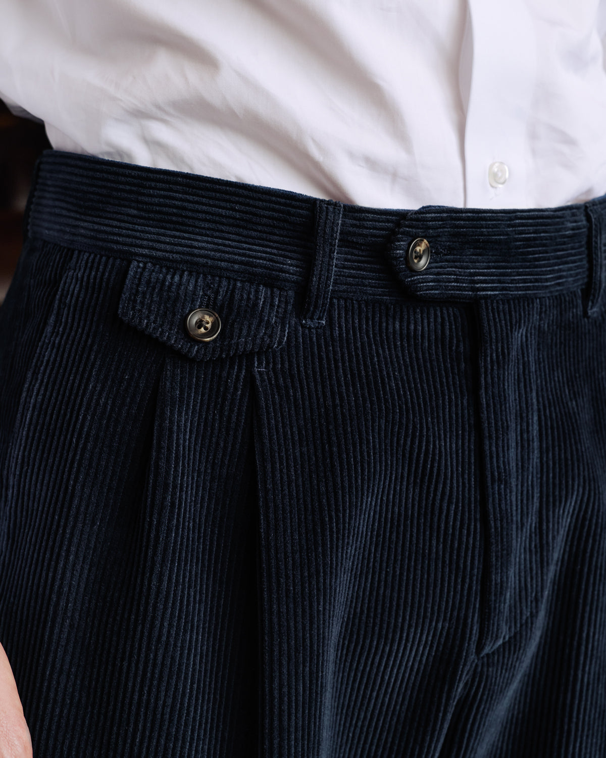 Pantalon double plis en velours côtelé marine