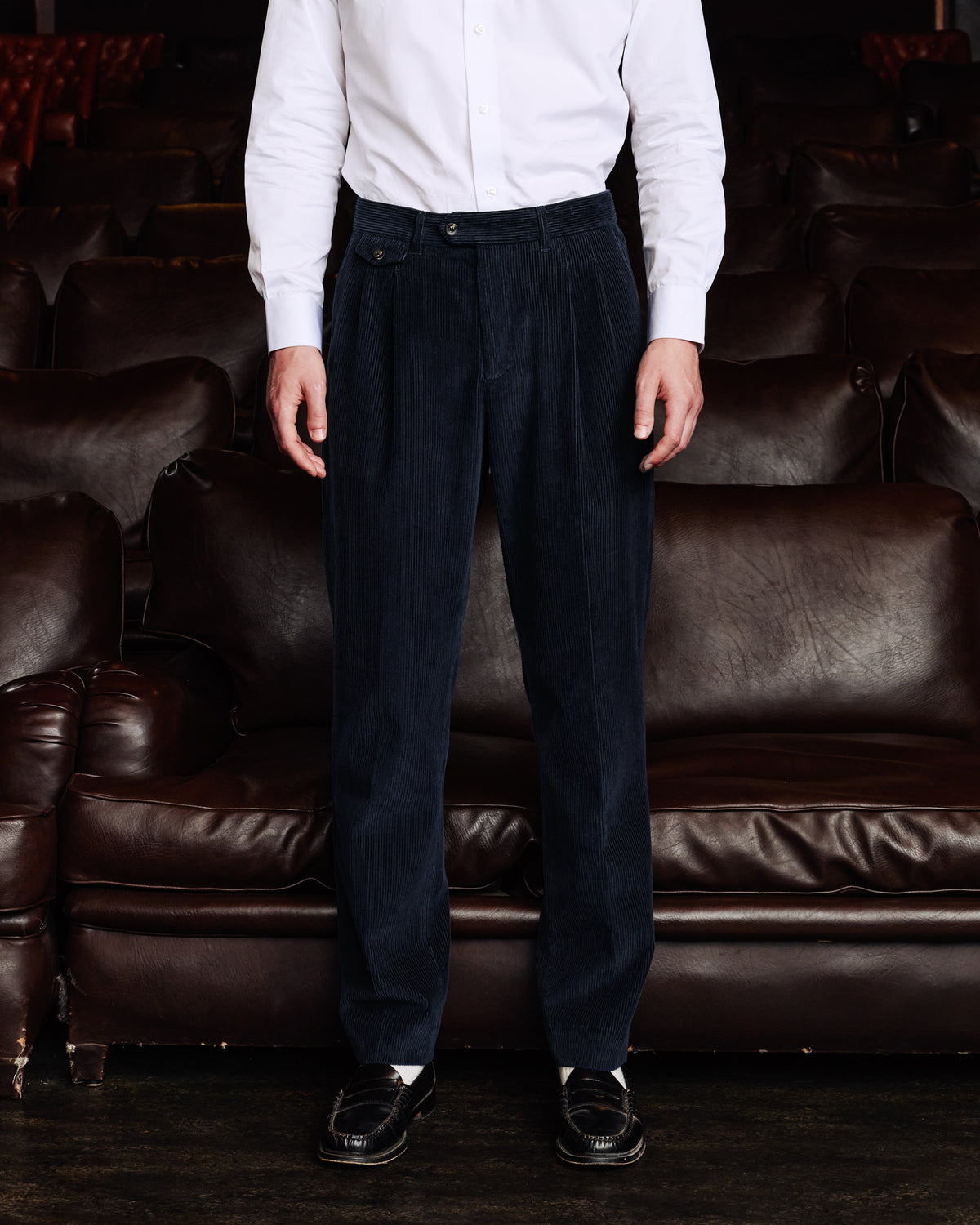 Pantalon double plis en velours côtelé marine