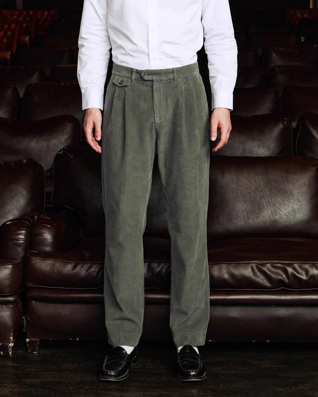 Pantalon double plis en velours côtelé sauge