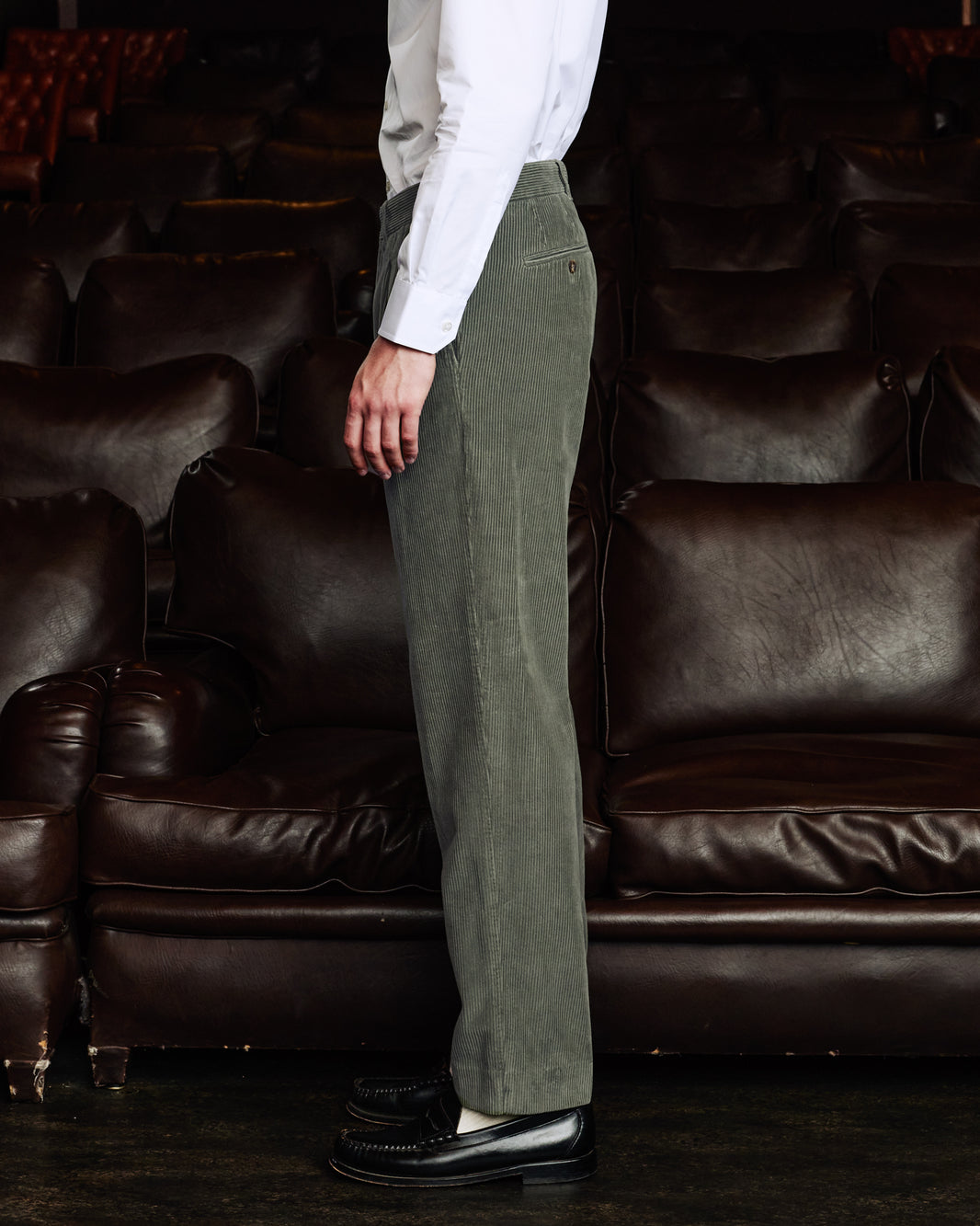 Pantalon double plis en velours côtelé sauge
