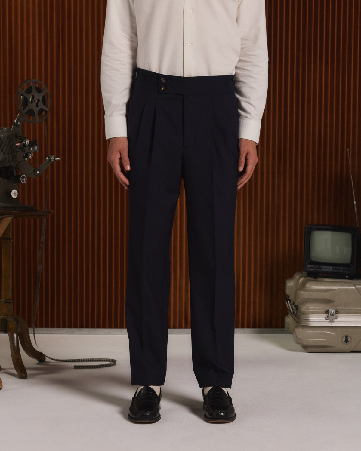 Pantalon à double plis en laine marine triple retors