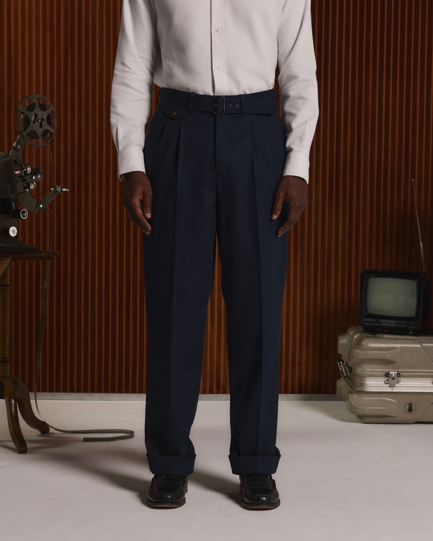 Pantalon à pinces en coton marine à ceinture amovible