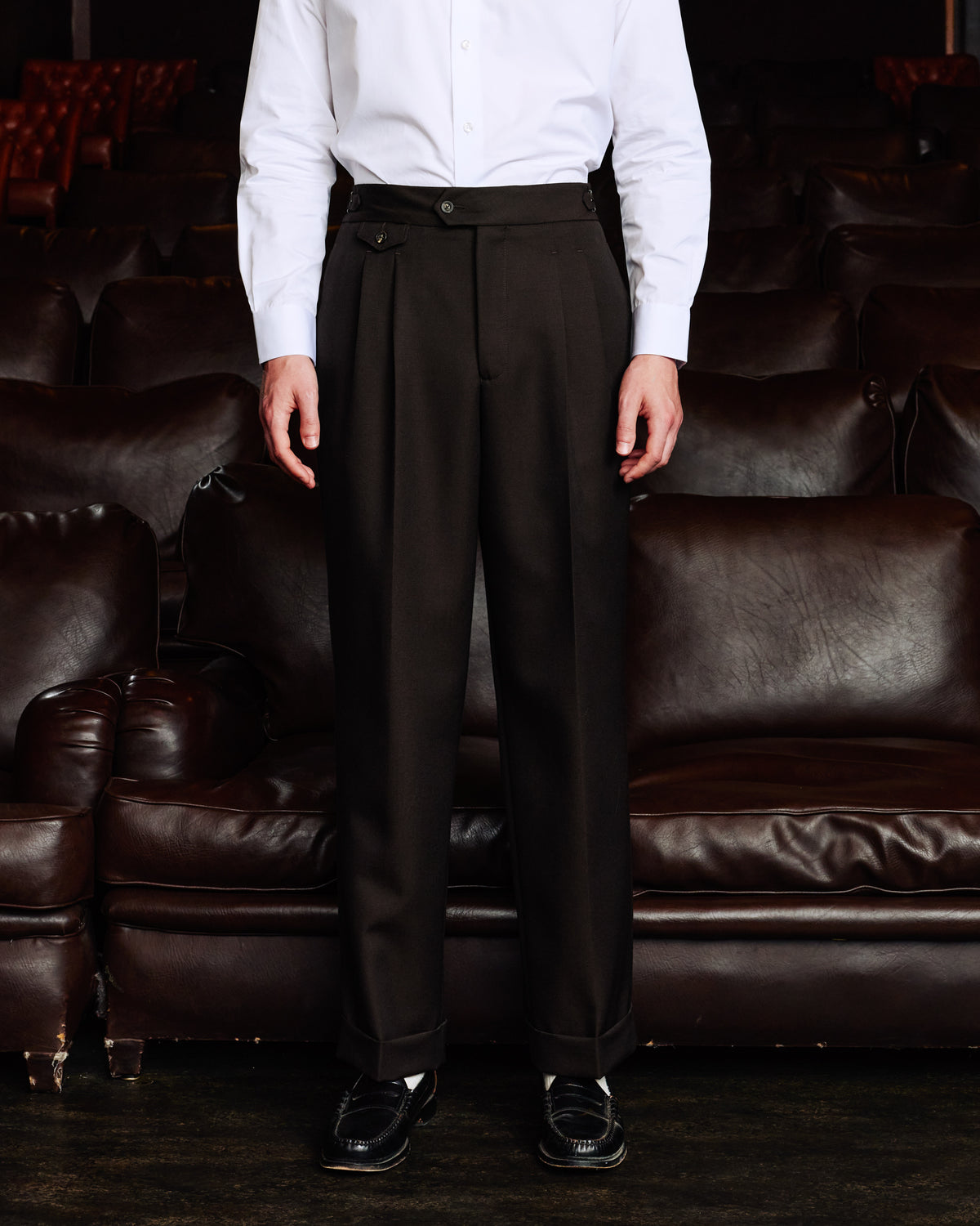 Bundfaltenhose aus schokoladenbrauner Wolle