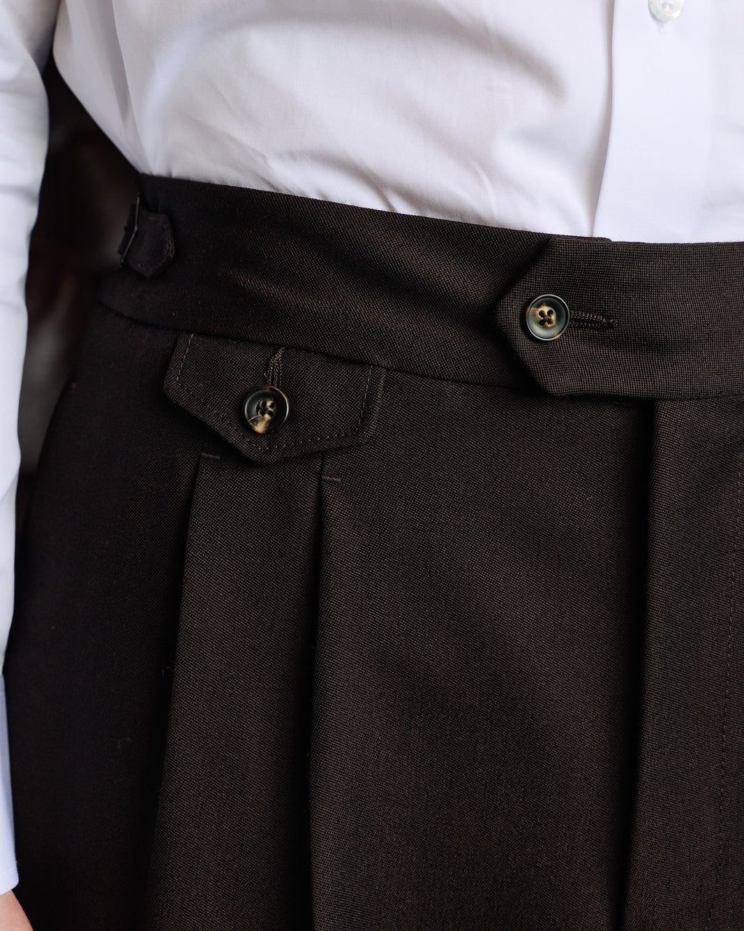 Pantalon à pinces en laine chocolat