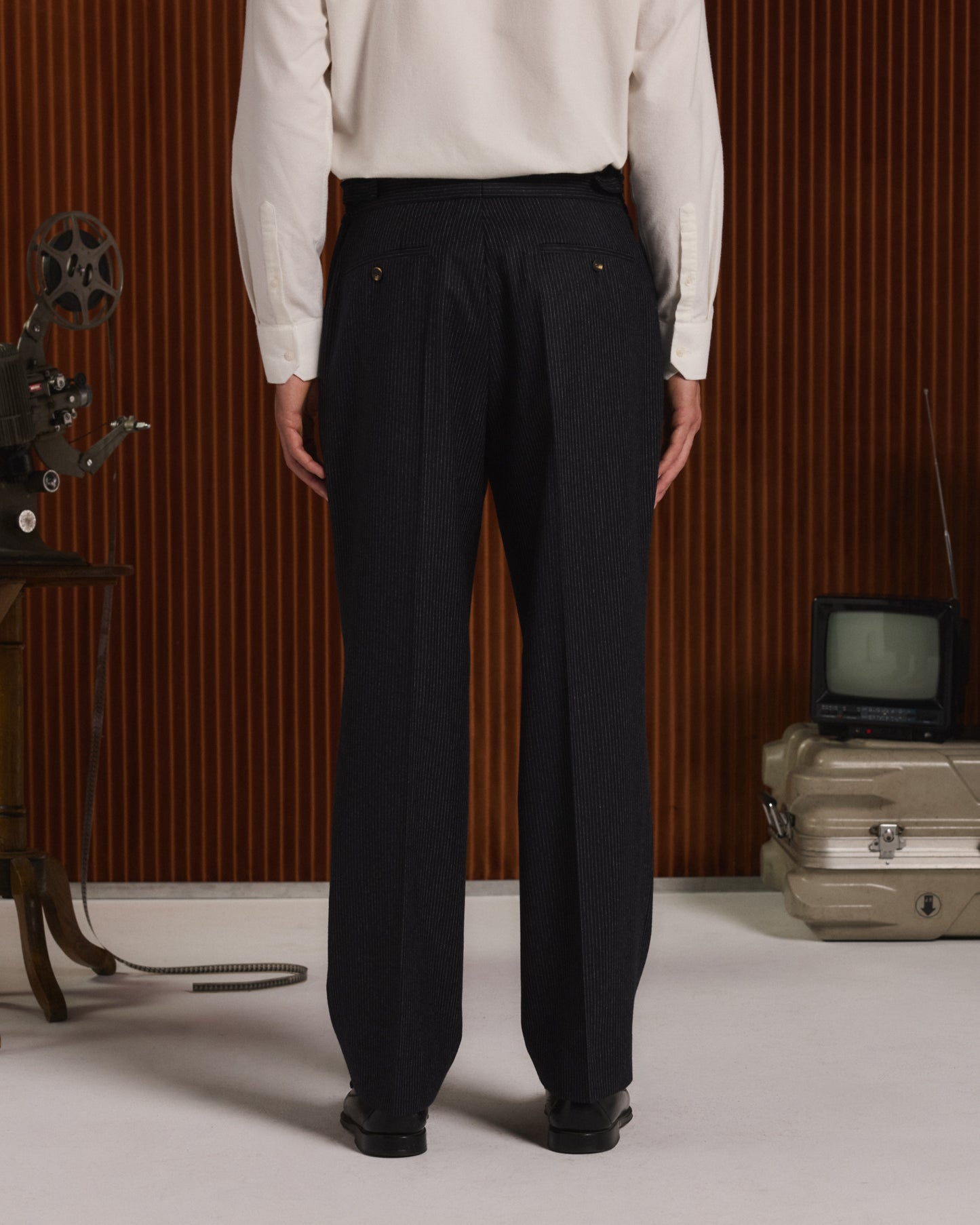 Pantalon à pinces en flanelle de laine marine à rayure