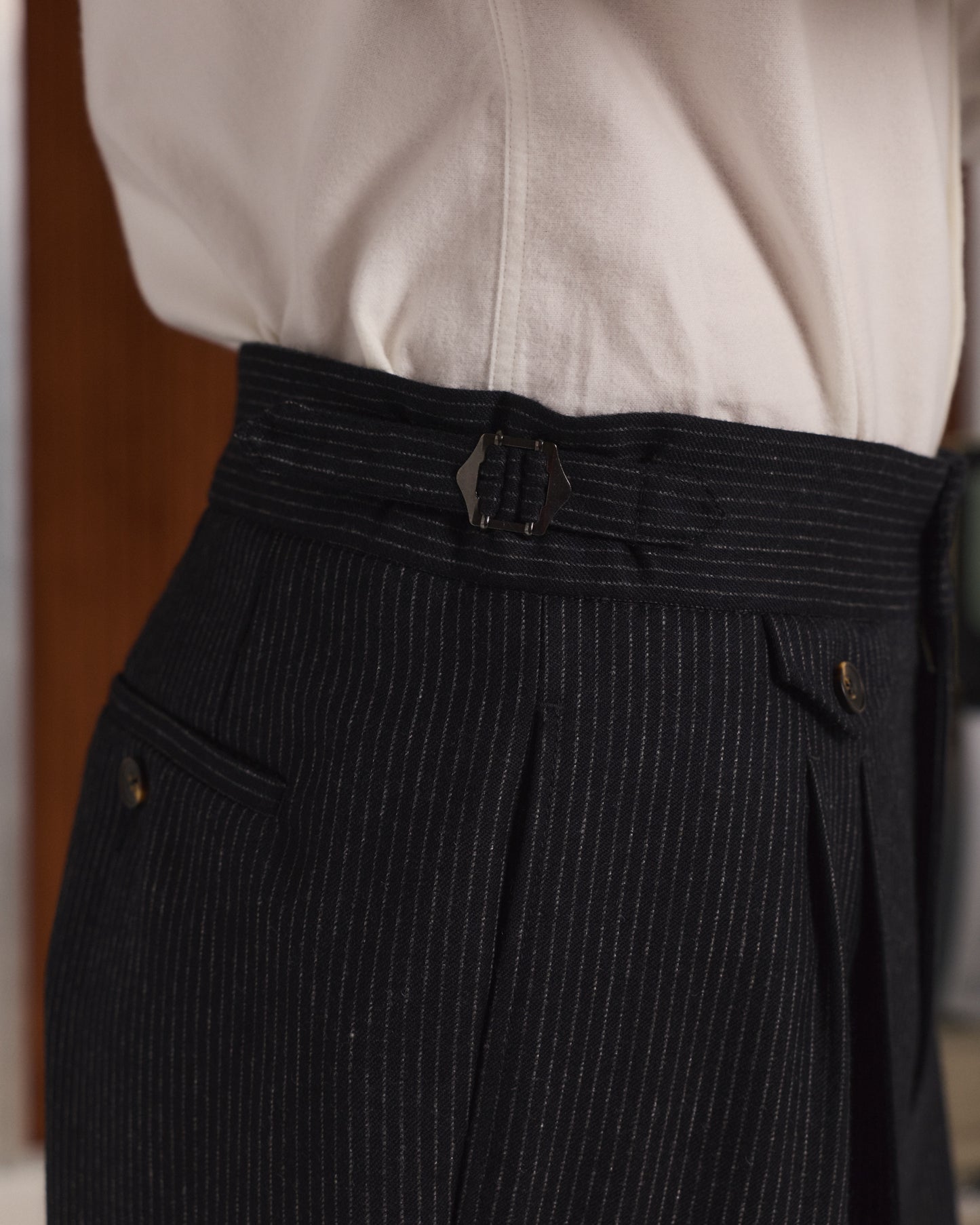 Pantalon à pinces en flanelle de laine marine à rayure