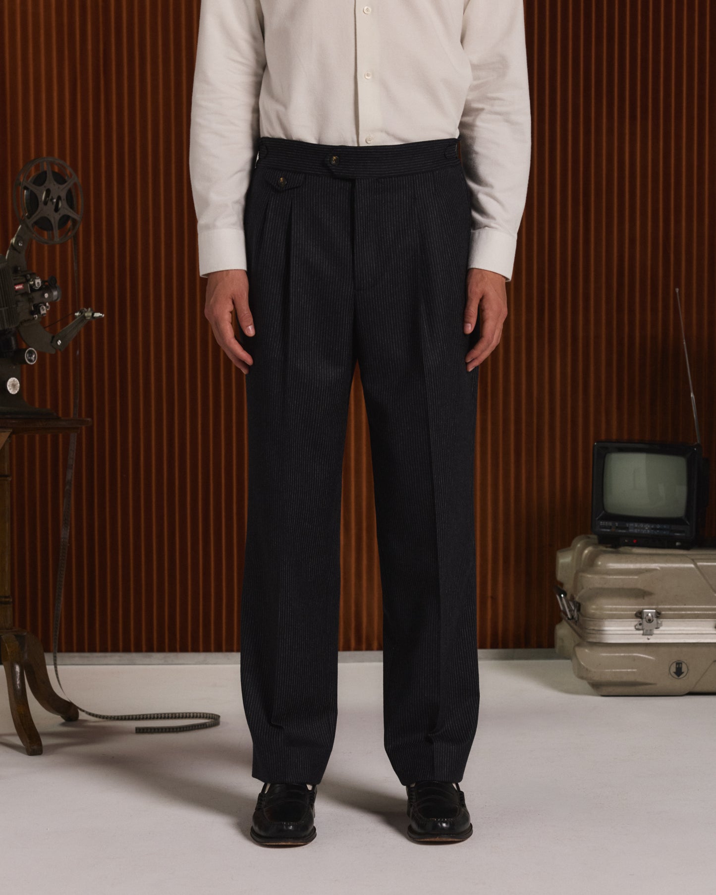 Pantalon à pinces en flanelle de laine marine à rayure