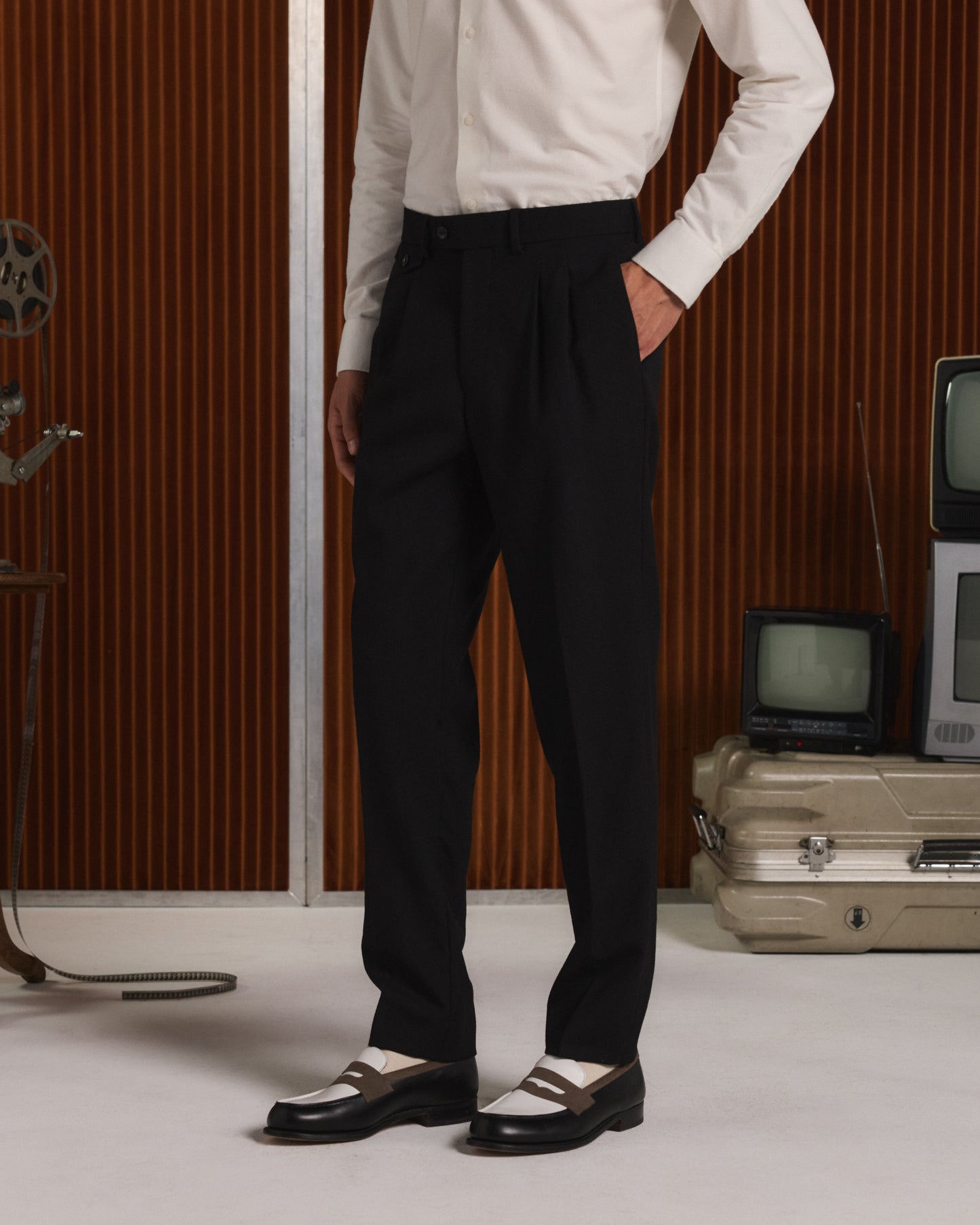 Pantalon à pinces en flanelle de laine noire