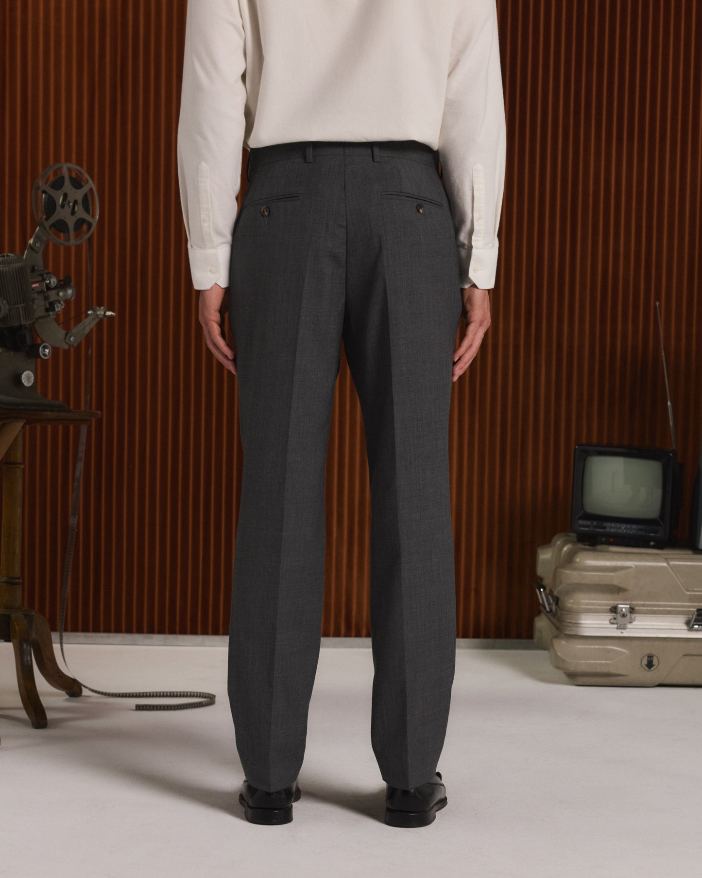 Pantalon à pinces en laine gris anthracite