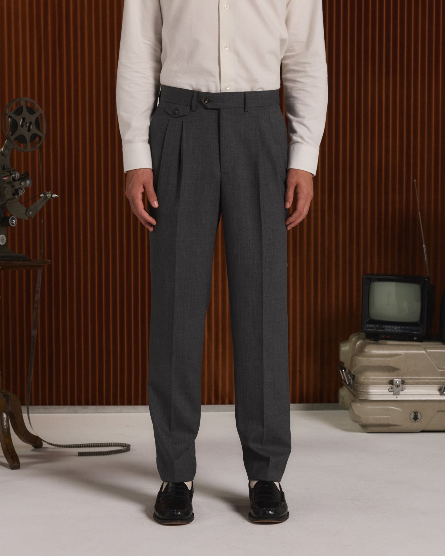 Pantalon à pinces en laine gris anthracite