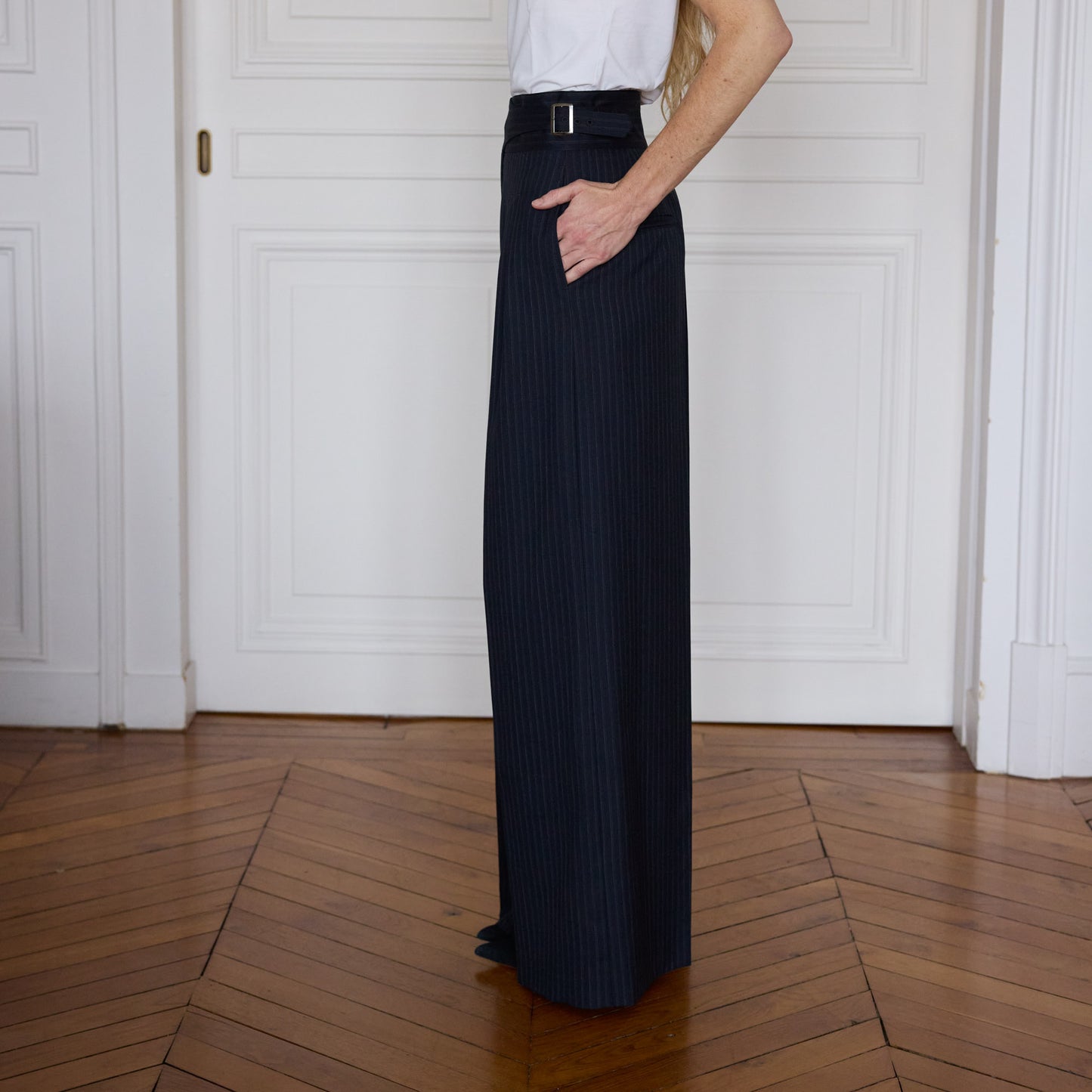 Pantalon Gurkha à plis en laine rayée marine