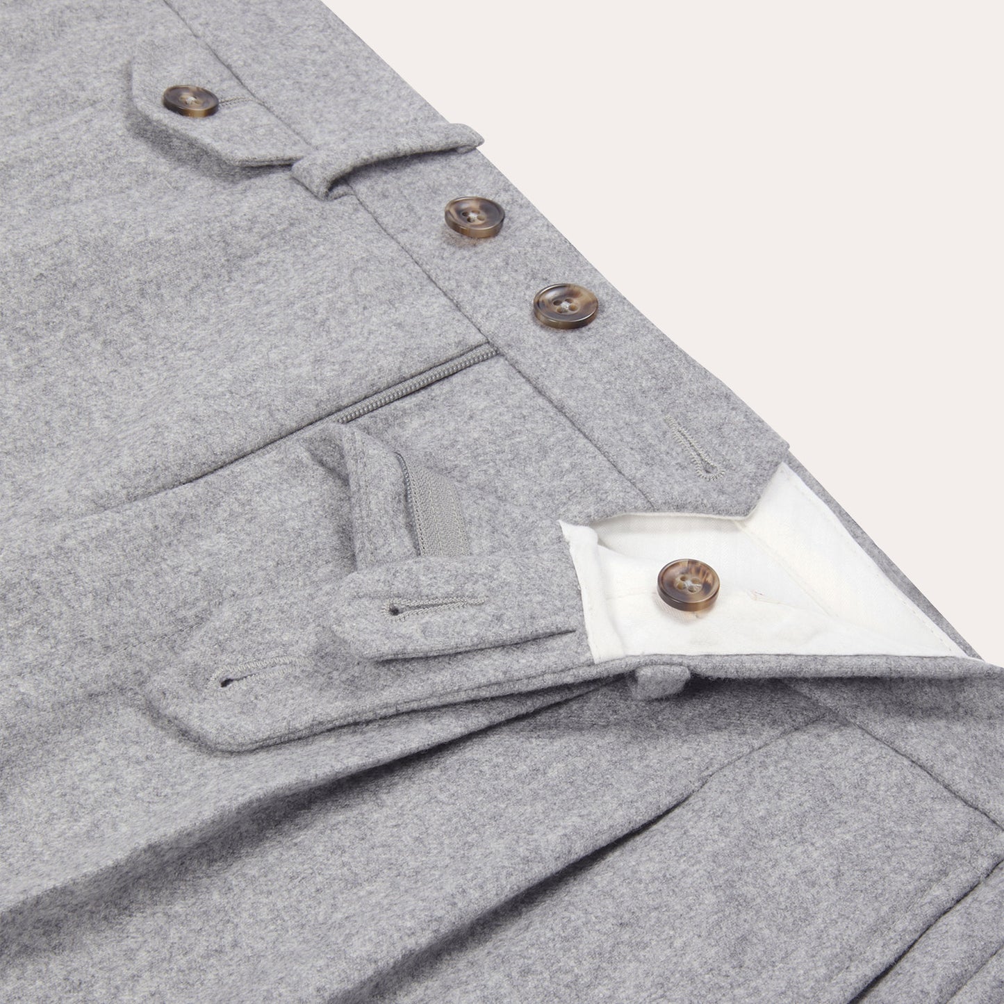 Pantalon gris flanelle de laine vierge à pinces