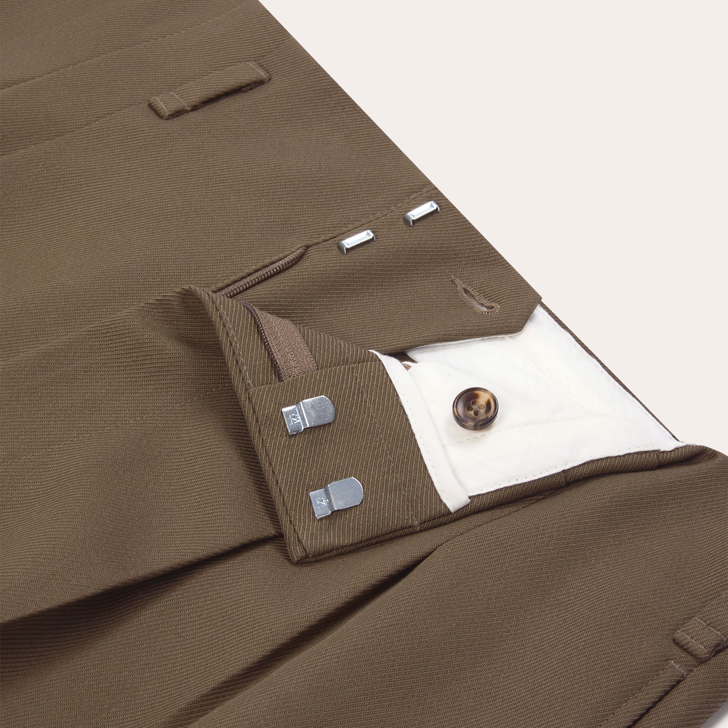 Pantalon drop loop brun à pinces en laine vierge