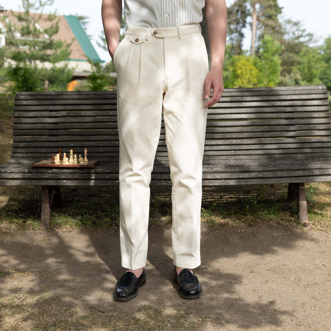 Double-pleated pants in ecru cotton