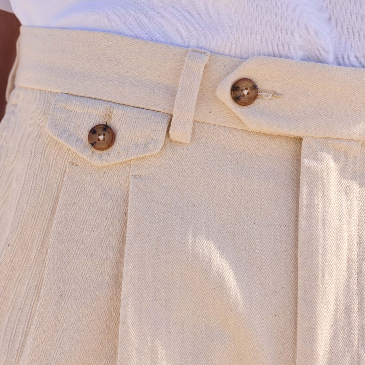 Pantalon à double plis en coton écru