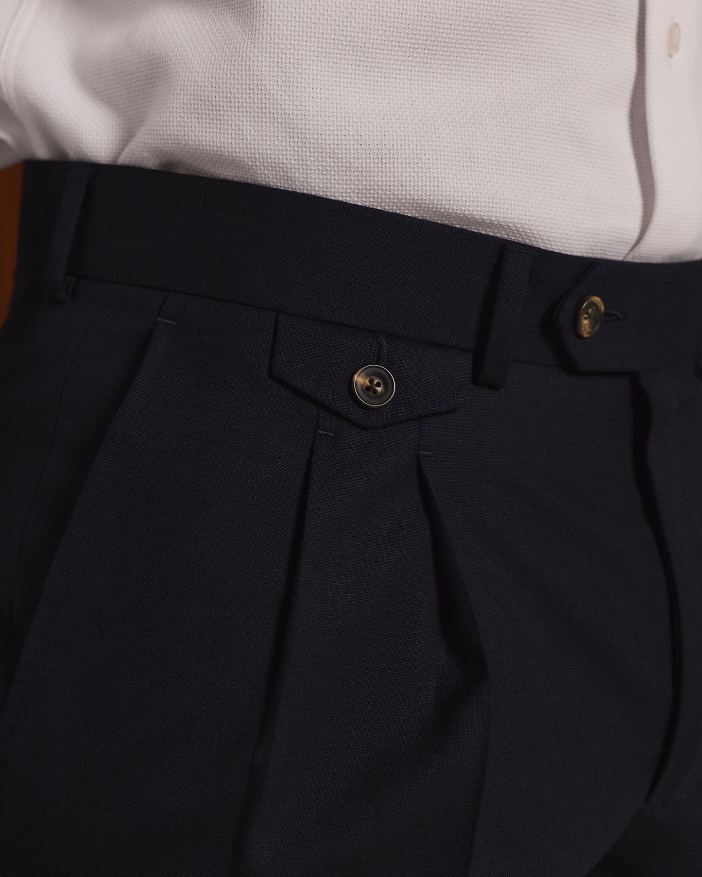 Pantalon à pinces en laine marine