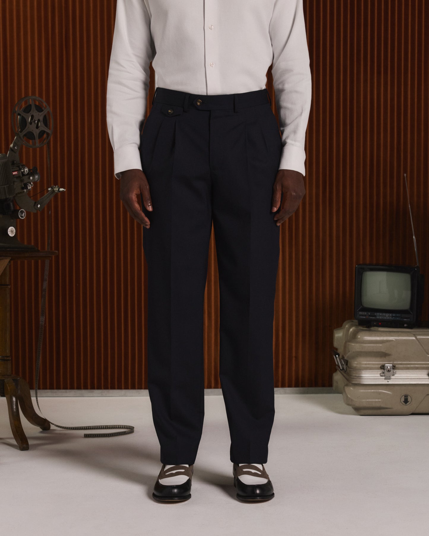 Pantalon à pinces en laine marine